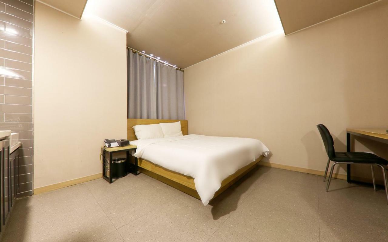 A7 Hotel Suwon Exterior photo